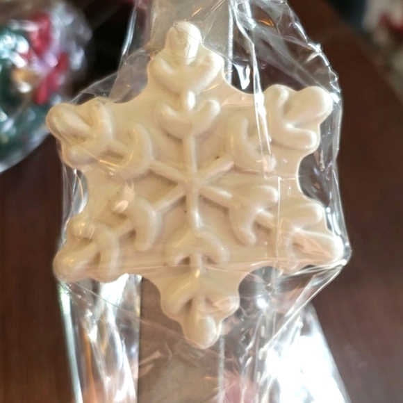 Juephe 4 Piece Christmas Metal Stocking Holders for the Mantel - Picture 7 of 8